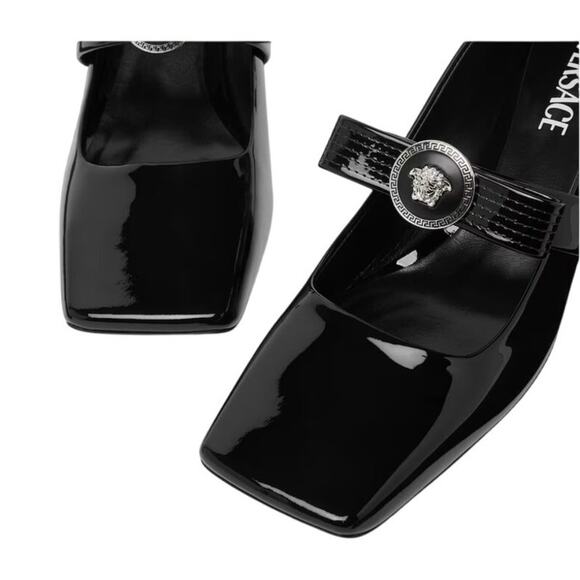 VERSACE
Patent Leather Medusa Bow Mary
Jane Pump 38.5EU / 8.5US - Picture 13 of 14